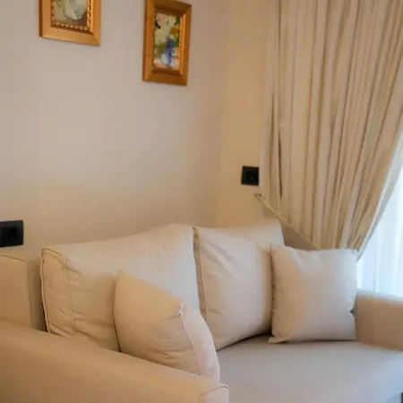 Le Отель Тирана