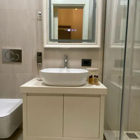 Le 5* Tirana