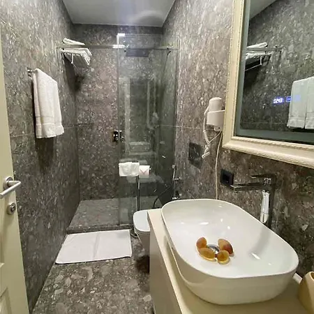 Le Hotel